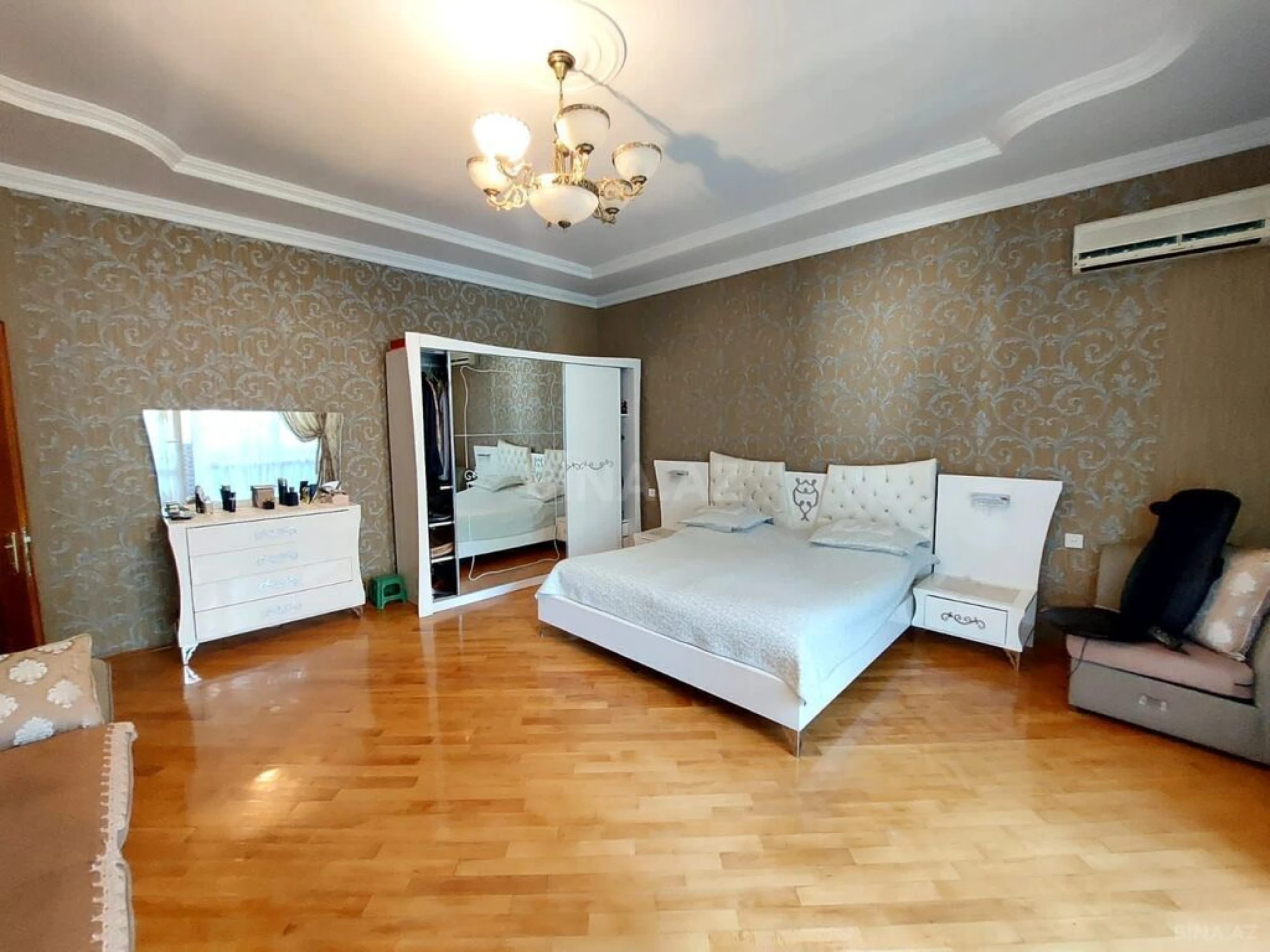 Satılır 20 otaqlı həyət evi 1600 m²