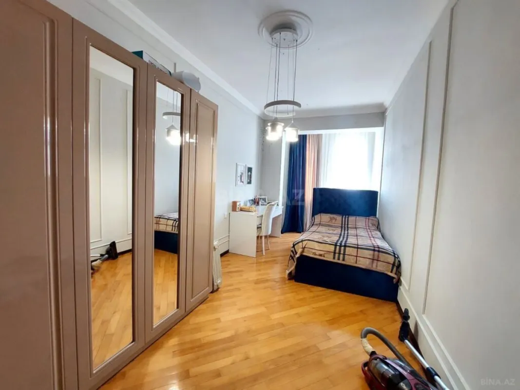 Satılır 20 otaqlı həyət evi 1600 m²