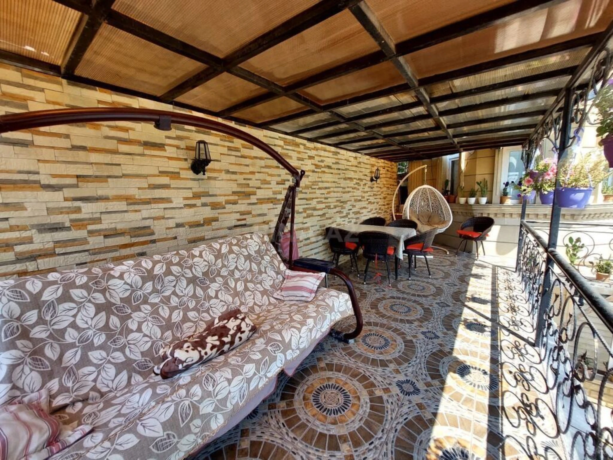 Satılır 20 otaqlı həyət evi 1600 m²