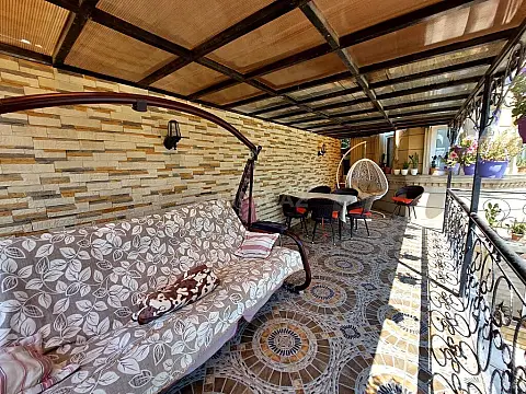 Satılır 20 otaqlı həyət evi 1600 m²