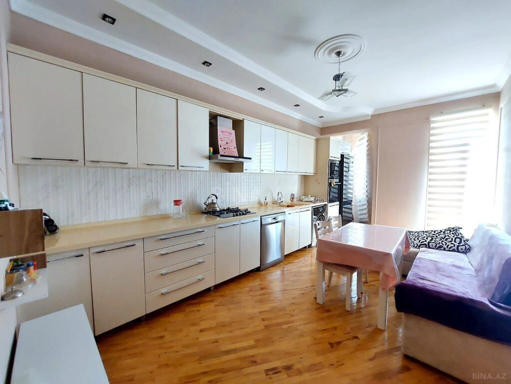 Satılır 20 otaqlı həyət evi 1600 m²
