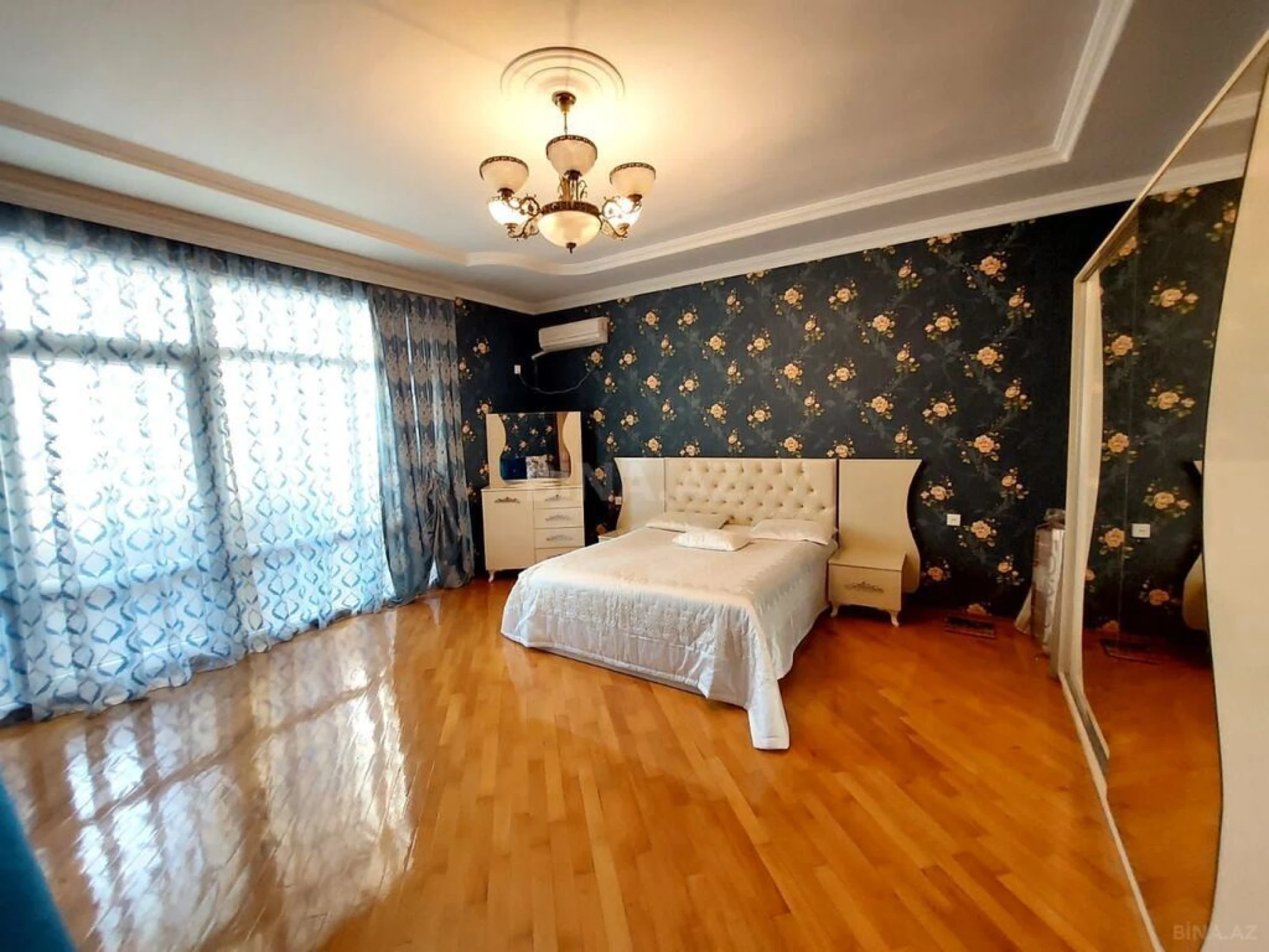Satılır 20 otaqlı həyət evi 1600 m²