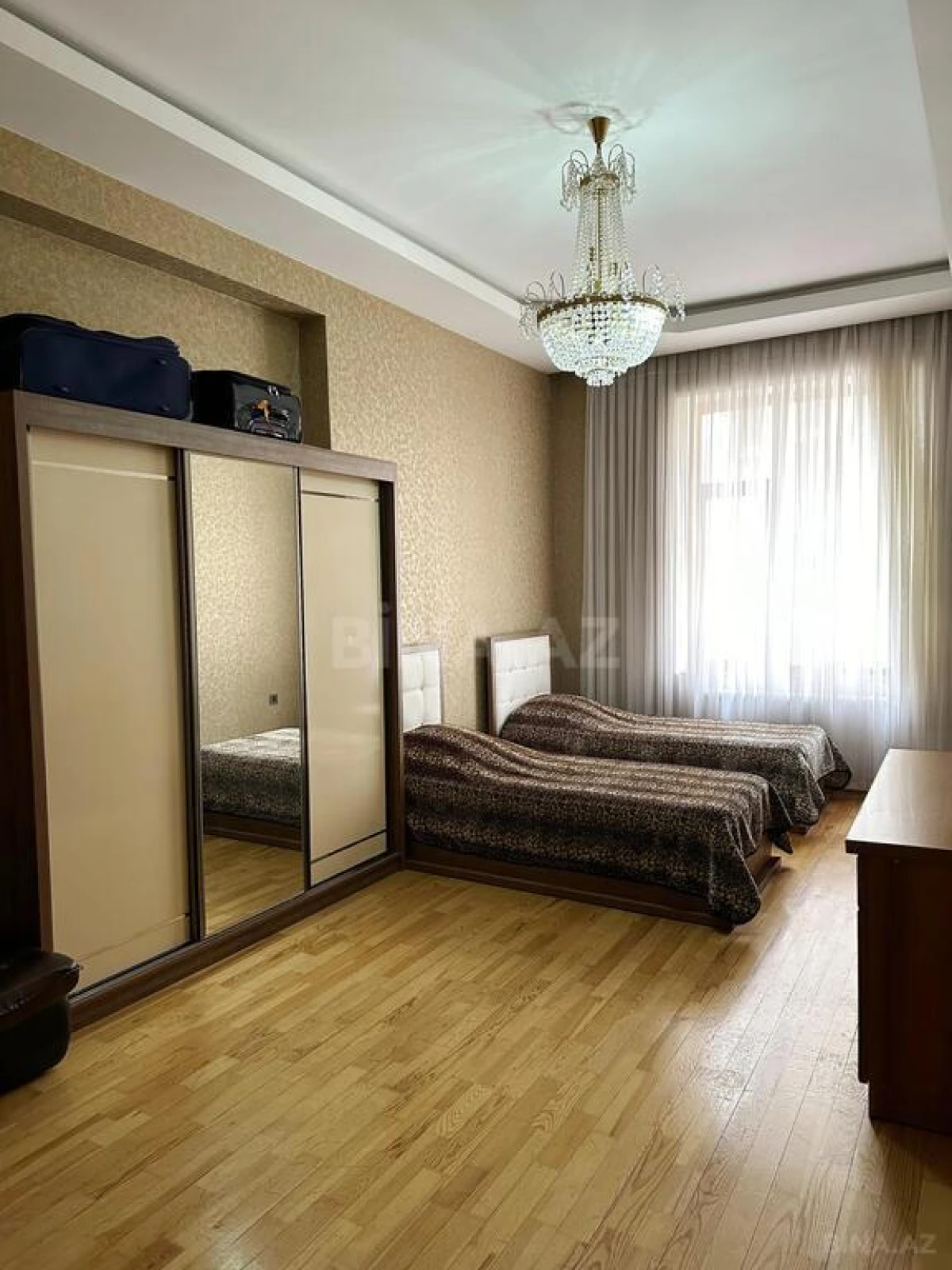 Satılır 3 otaqlı mənzil 138 m²