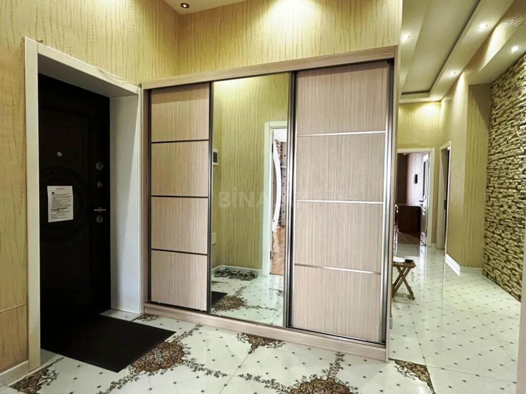 Satılır 3 otaqlı mənzil 138 m²