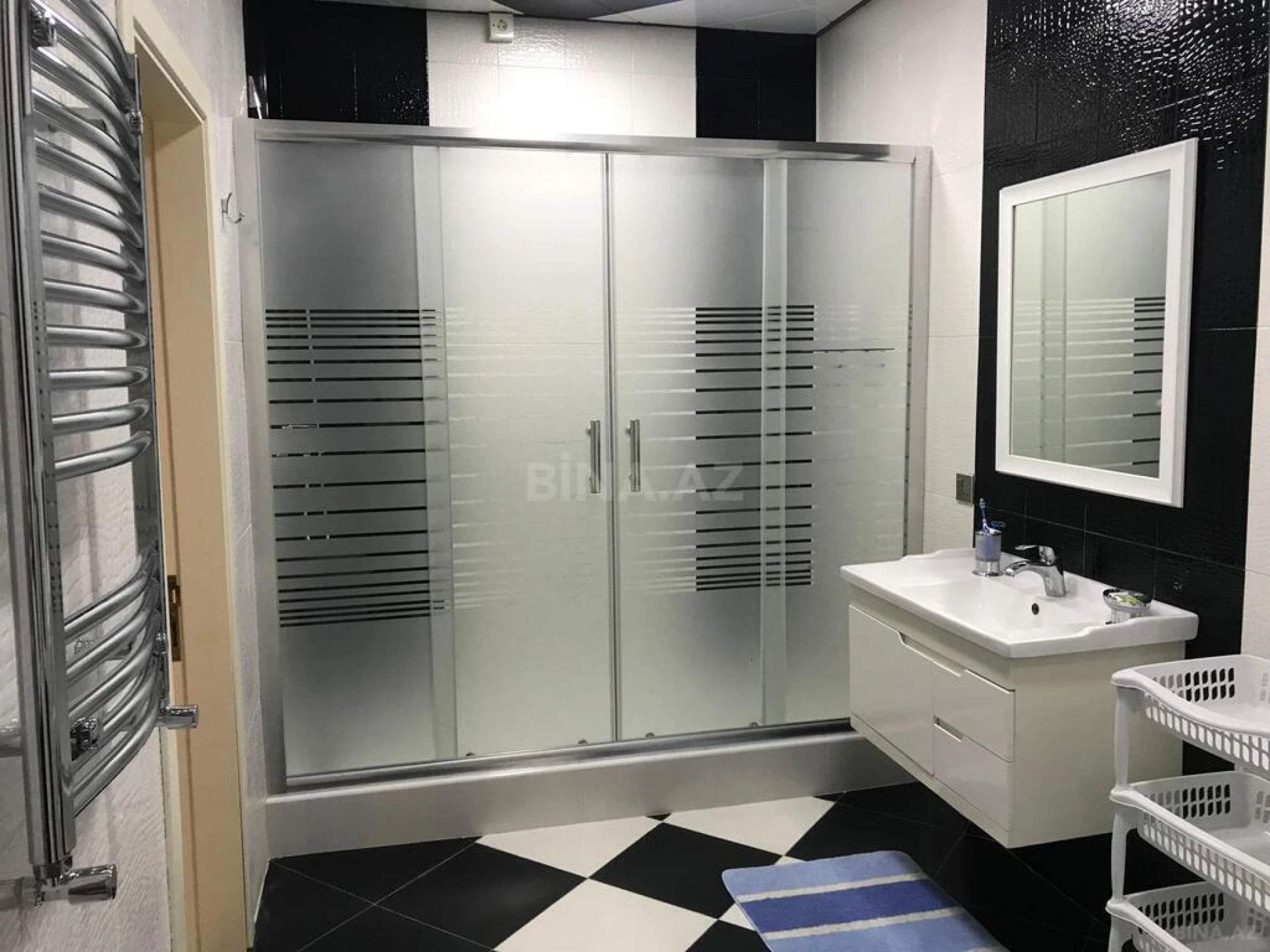 Satılır 3 otaqlı mənzil 138 m²