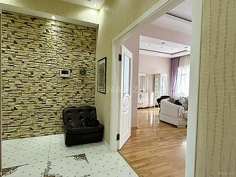 Satılır 3 otaqlı mənzil 138 m²