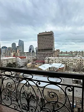 Satılır 3 otaqlı mənzil 138 m²