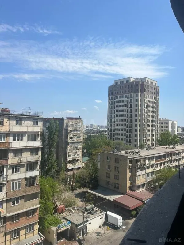 Satılır 4 otaqlı mənzil 220 m²