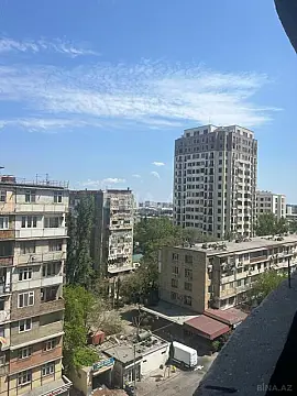 Satılır 4 otaqlı mənzil 220 m²