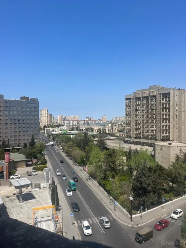 Satılır 4 otaqlı mənzil 220 m²