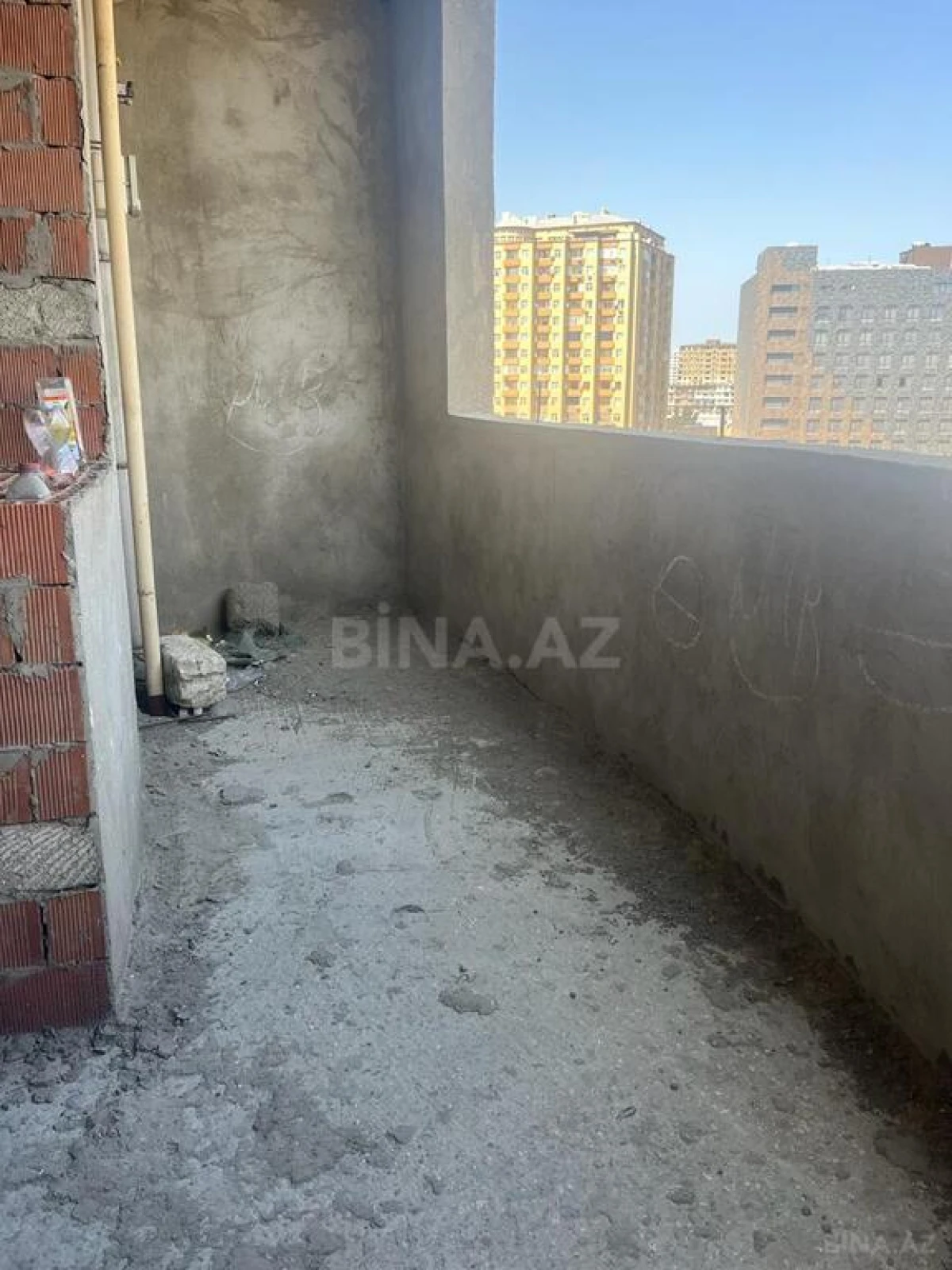 Satılır 4 otaqlı mənzil 220 m²
