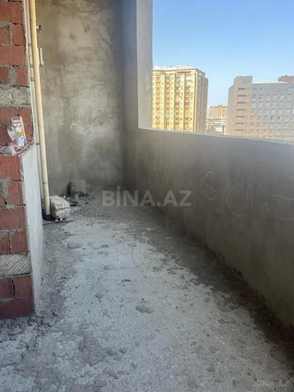 Satılır 4 otaqlı mənzil 220 m²