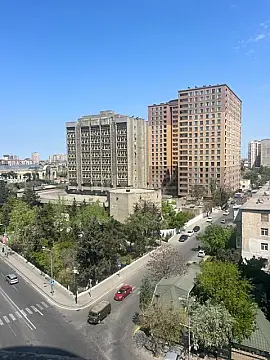 Satılır 4 otaqlı mənzil 220 m²
