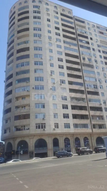 Satılır 4 otaqlı mənzil 220 m²