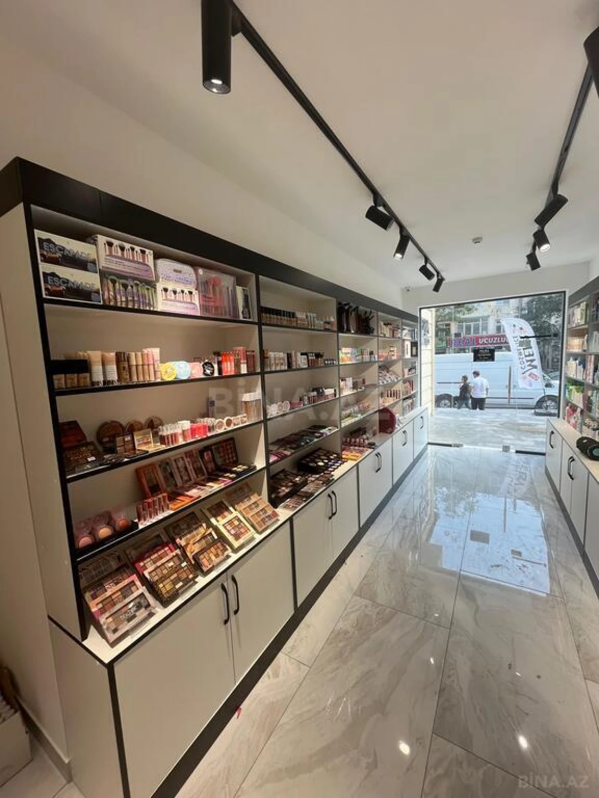 Satılır obyekt 43 m²