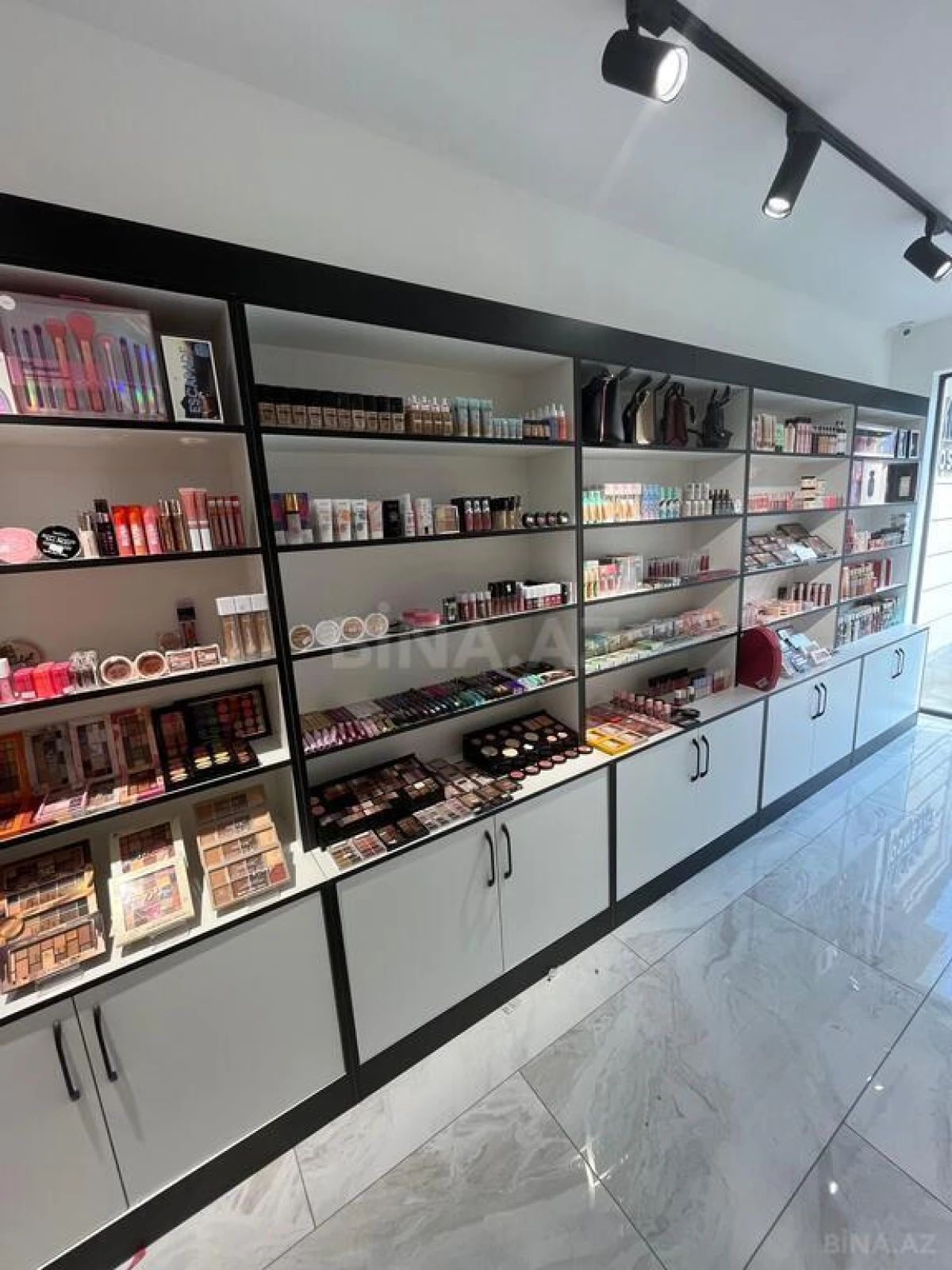 Satılır obyekt 43 m²