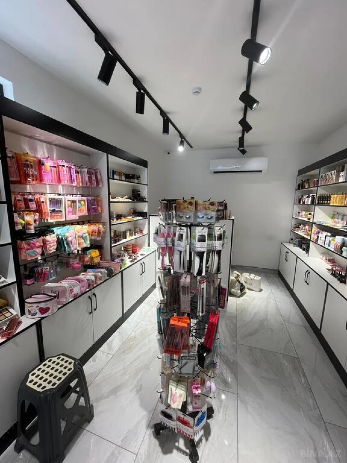 Satılır obyekt 43 m²