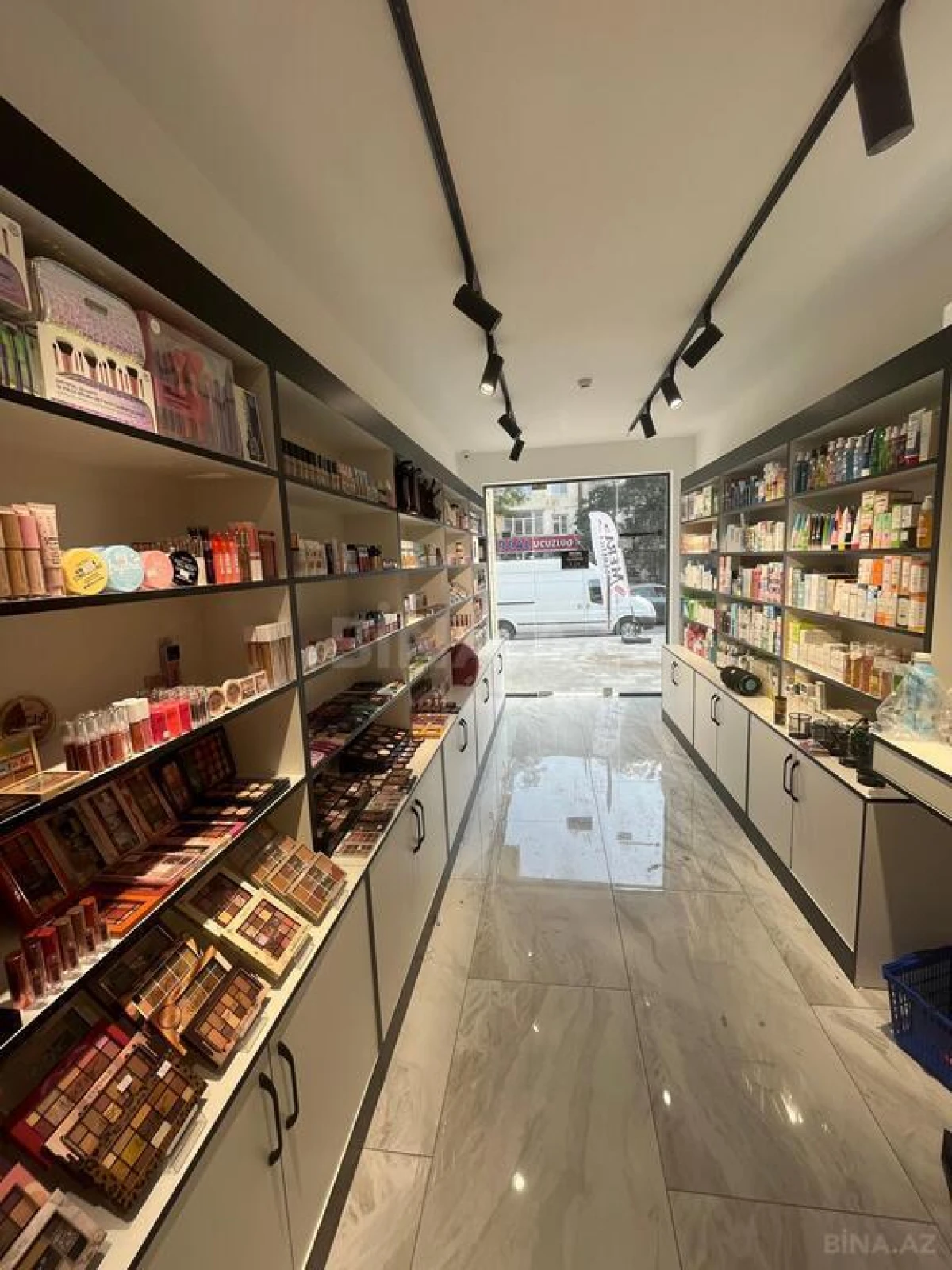 Satılır obyekt 43 m²