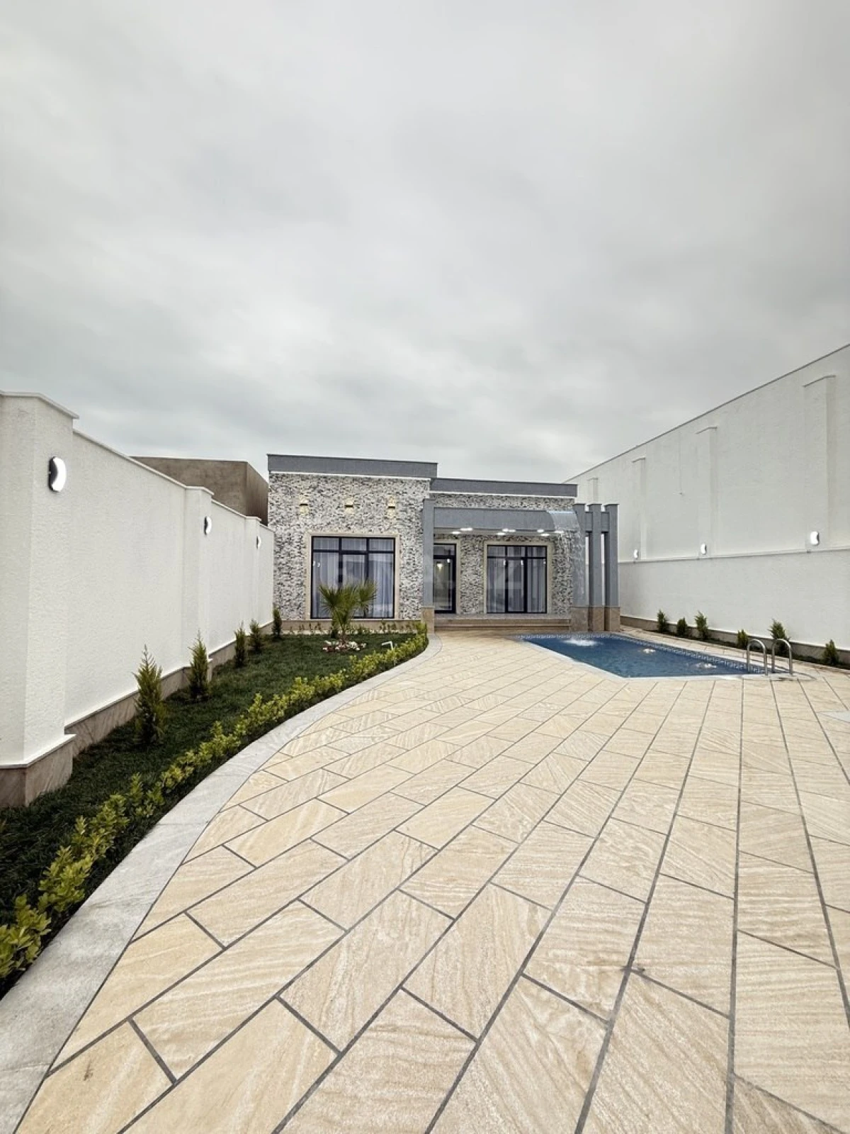 Satılır 4 otaqlı həyət evi 160 m²