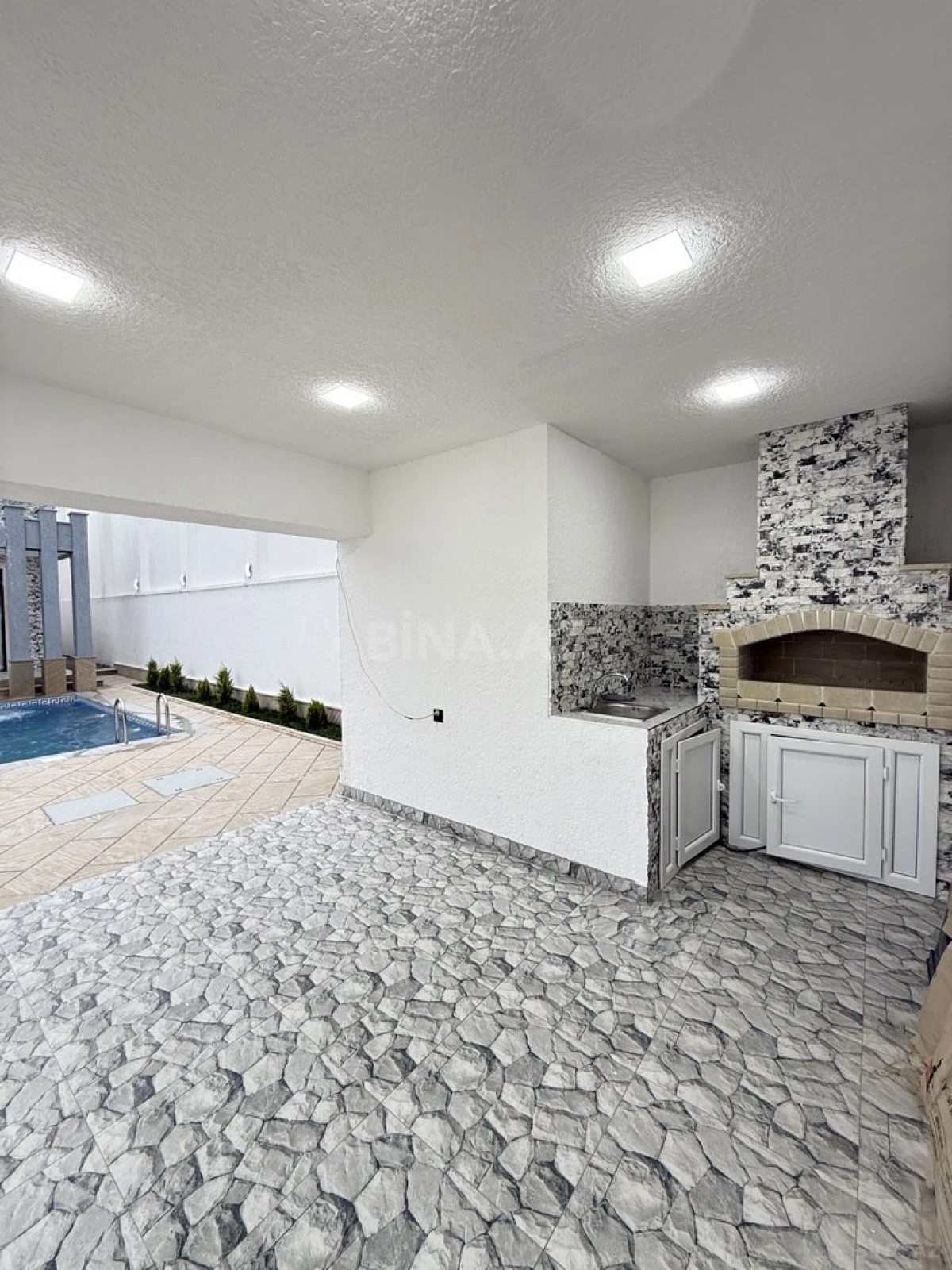 Satılır 4 otaqlı həyət evi 160 m²