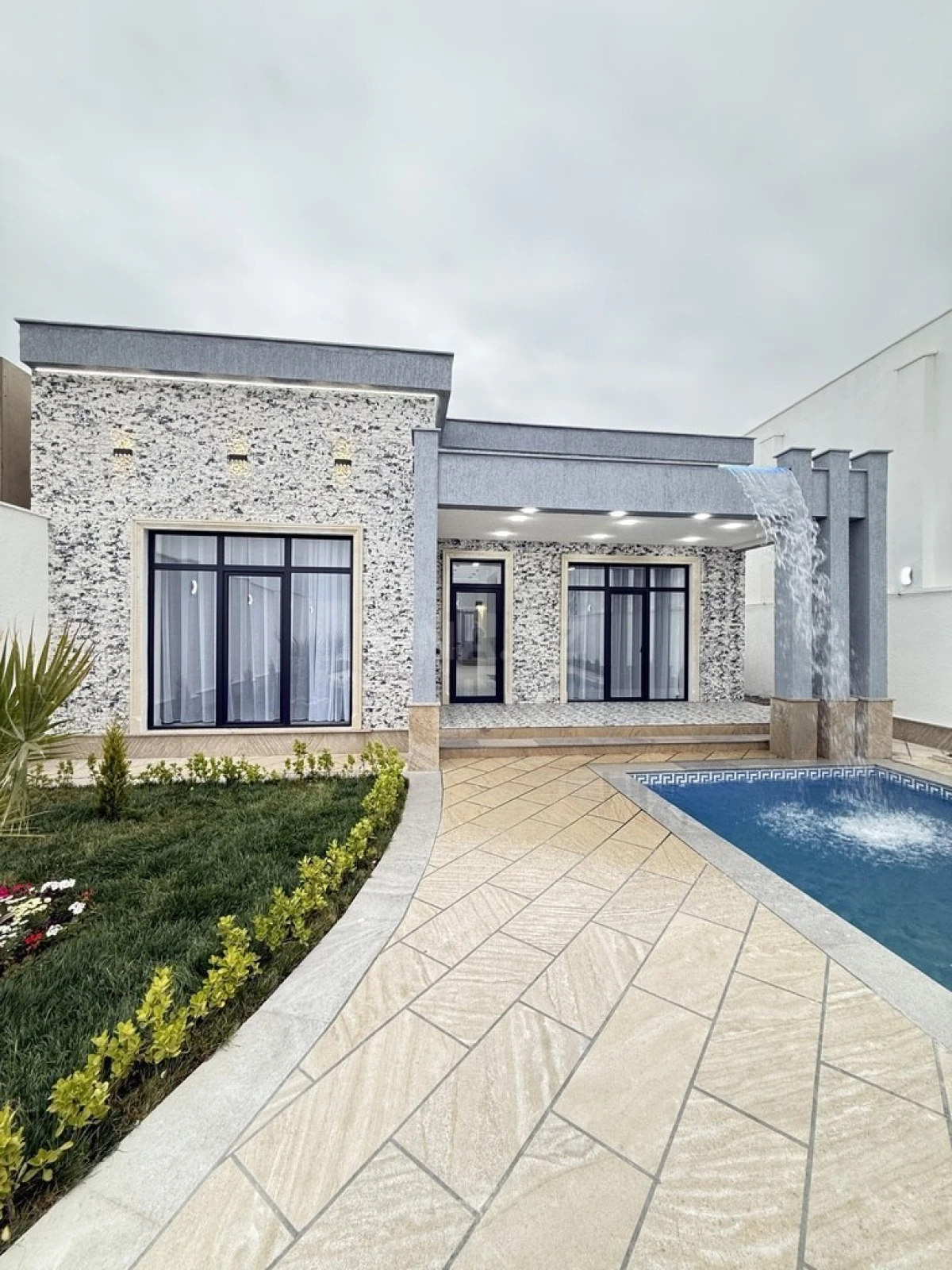 Satılır 4 otaqlı həyət evi 160 m²