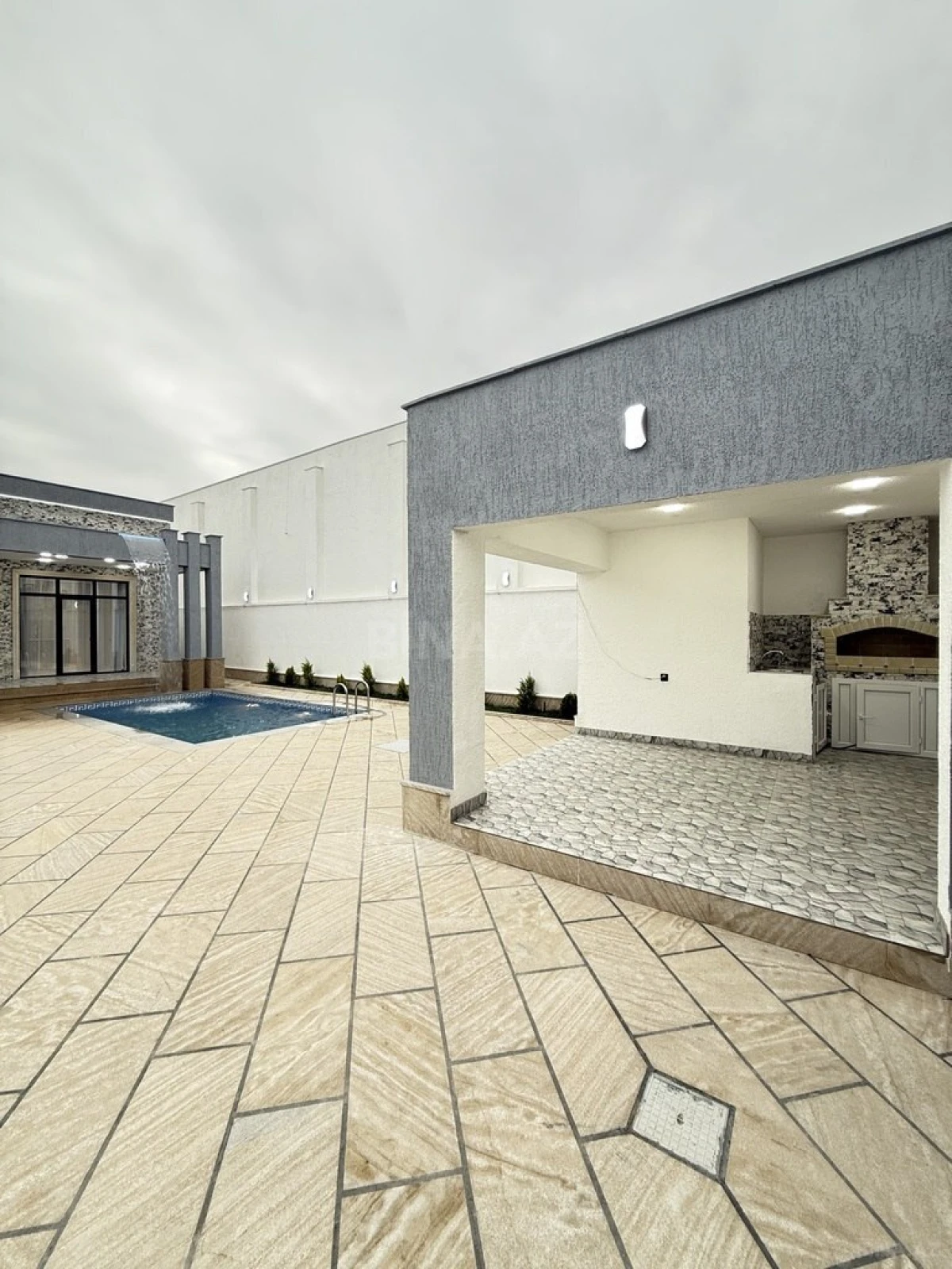 Satılır 4 otaqlı həyət evi 160 m²