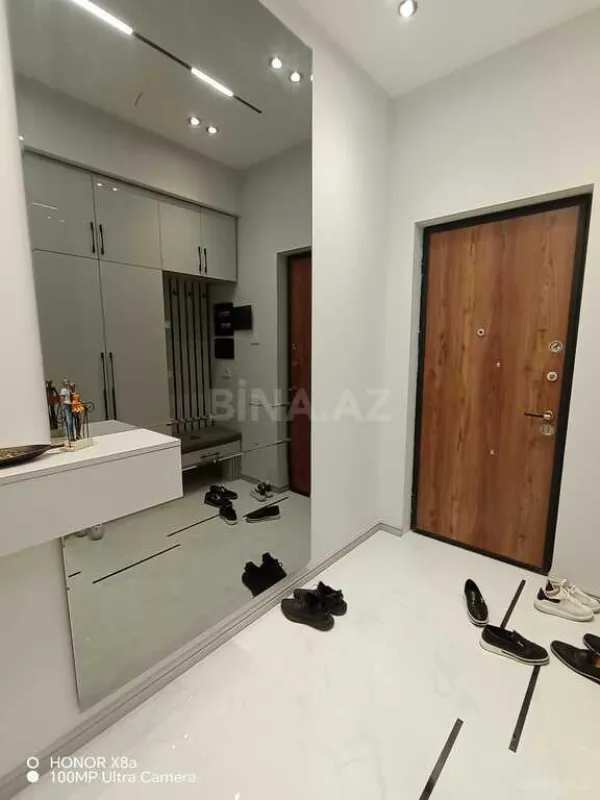Satılır 3 otaqlı mənzil 125 m²