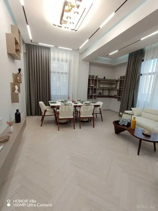 Satılır 3 otaqlı mənzil 125 m²
