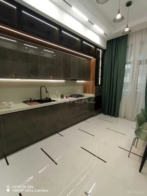 Satılır 3 otaqlı mənzil 125 m²