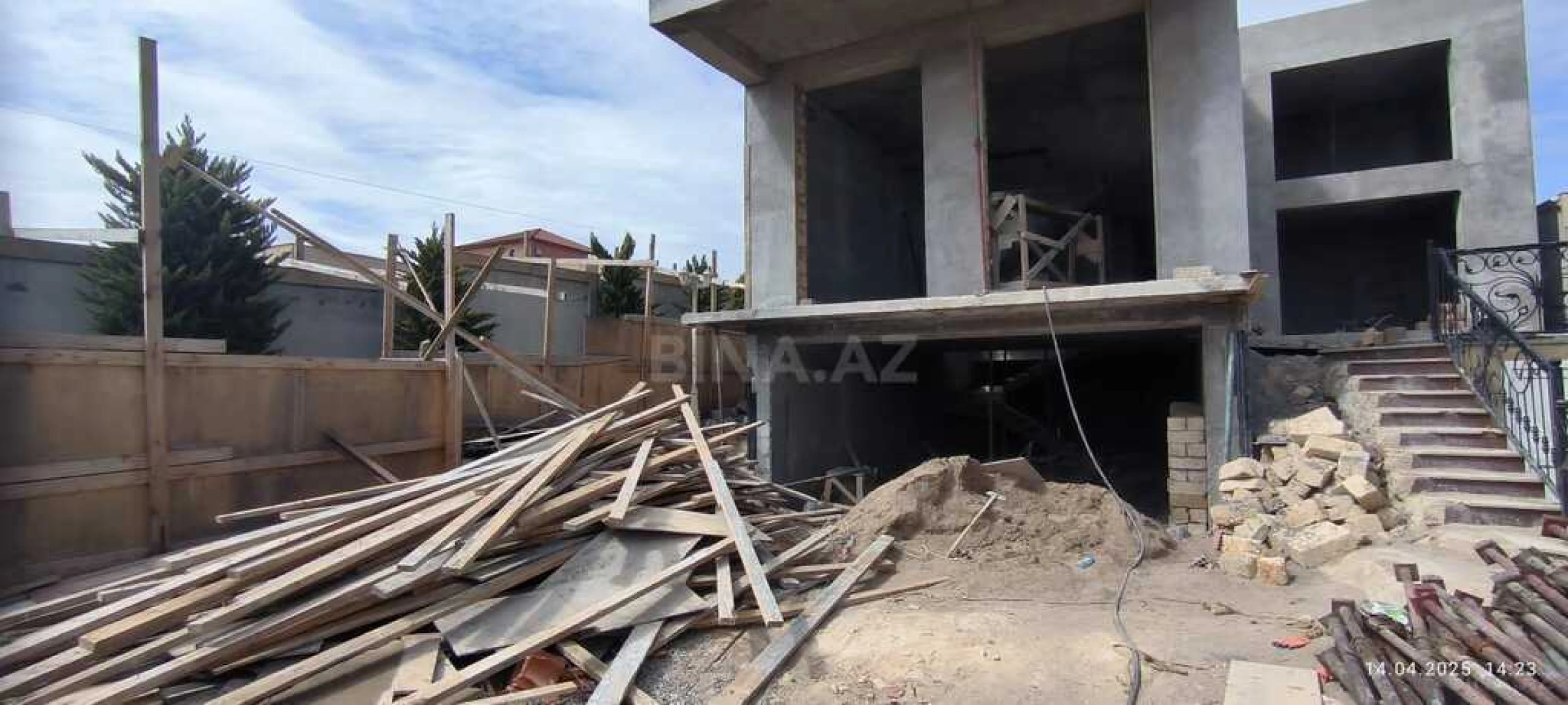 Satılır 6 otaqlı həyət evi 436 m²