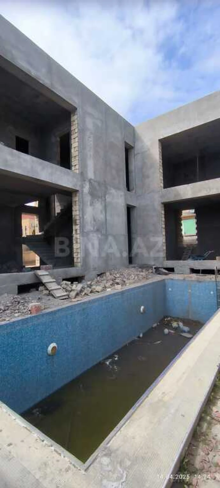 Satılır 6 otaqlı həyət evi 436 m²