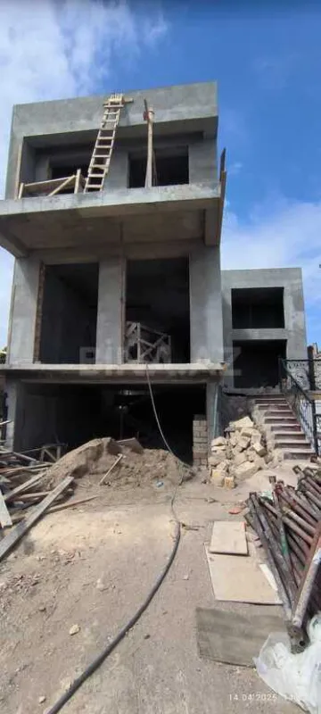 Satılır 6 otaqlı həyət evi 436 m²