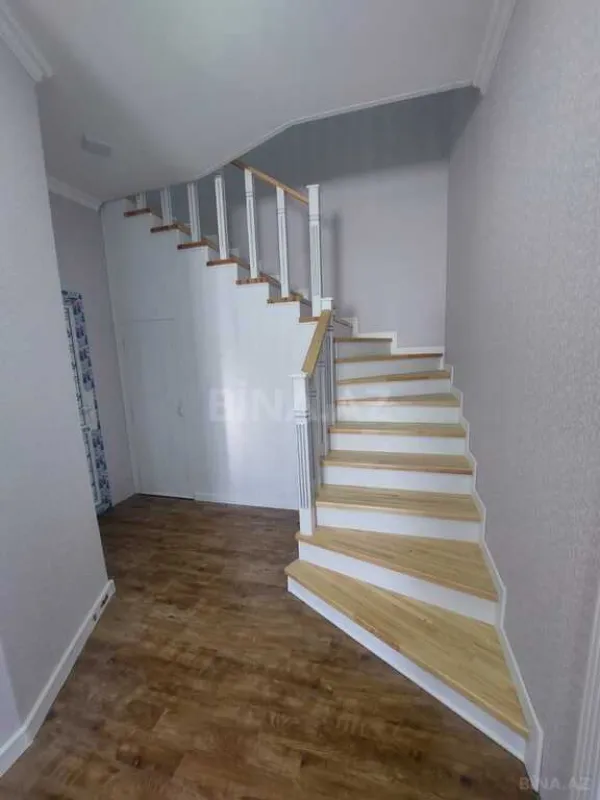 Satılır 5 otaqlı həyət evi 200 m²