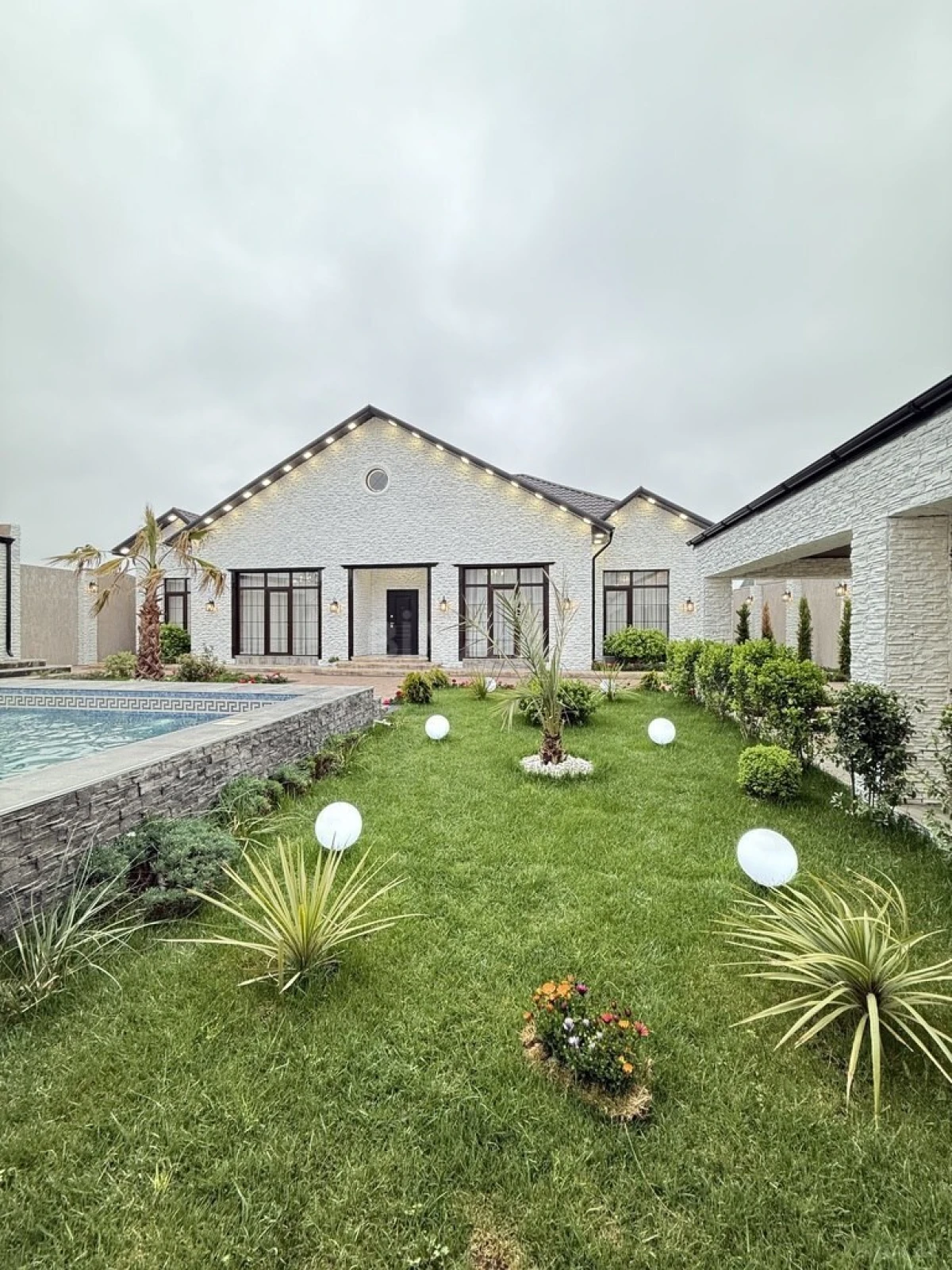 Satılır 4 otaqlı həyət evi 200 m²