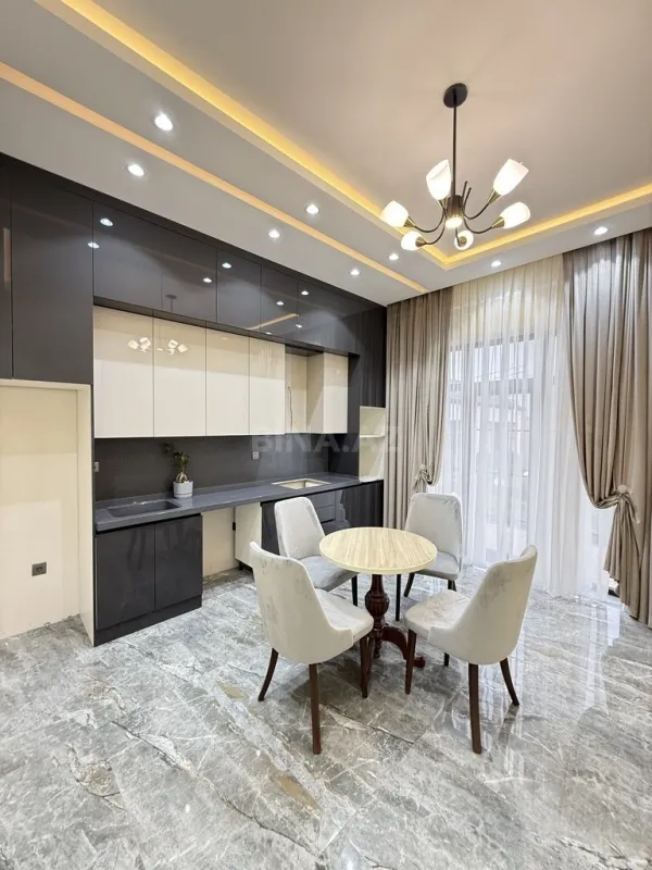 Satılır 4 otaqlı həyət evi 200 m²