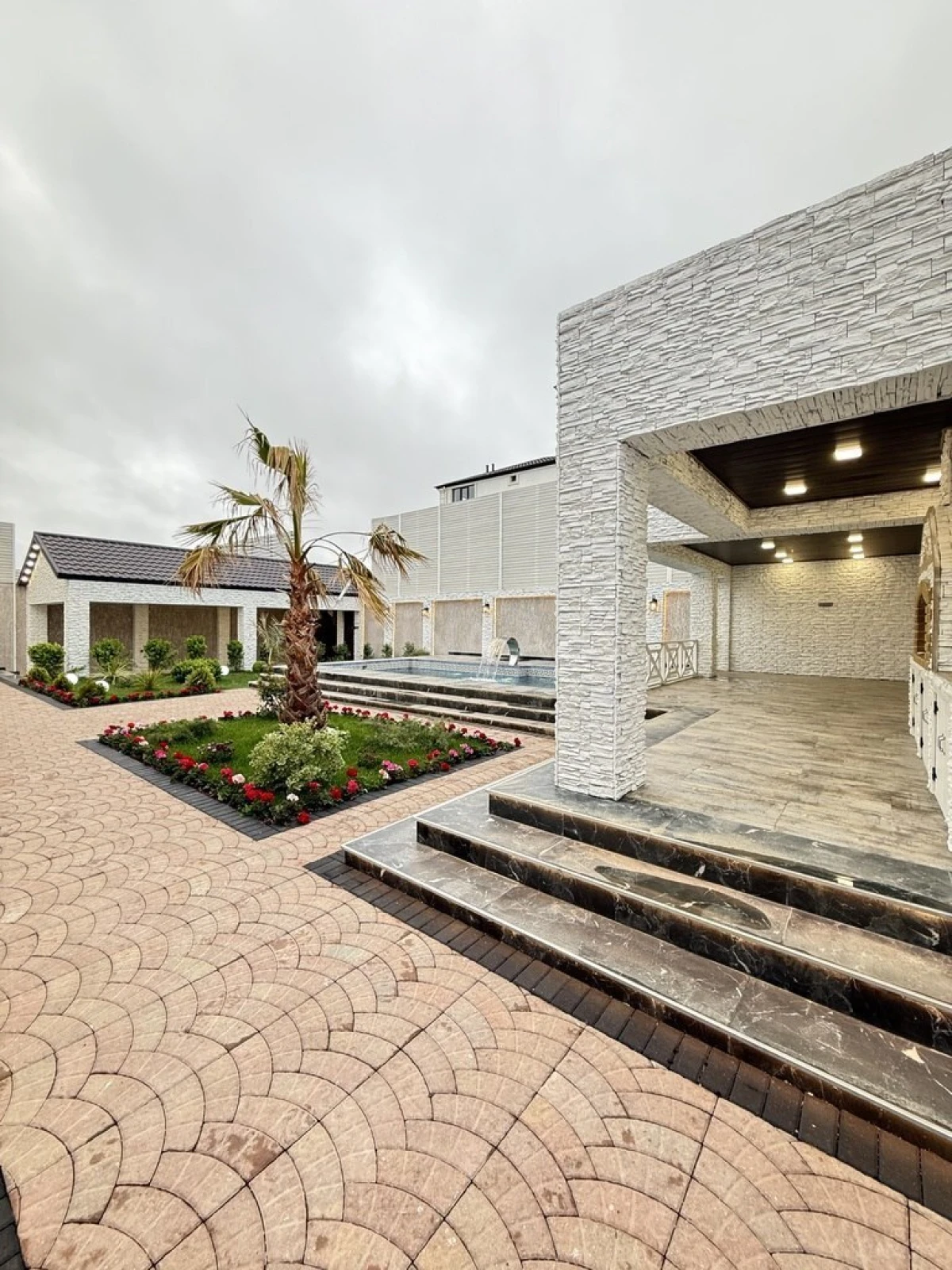 Satılır 4 otaqlı həyət evi 200 m²