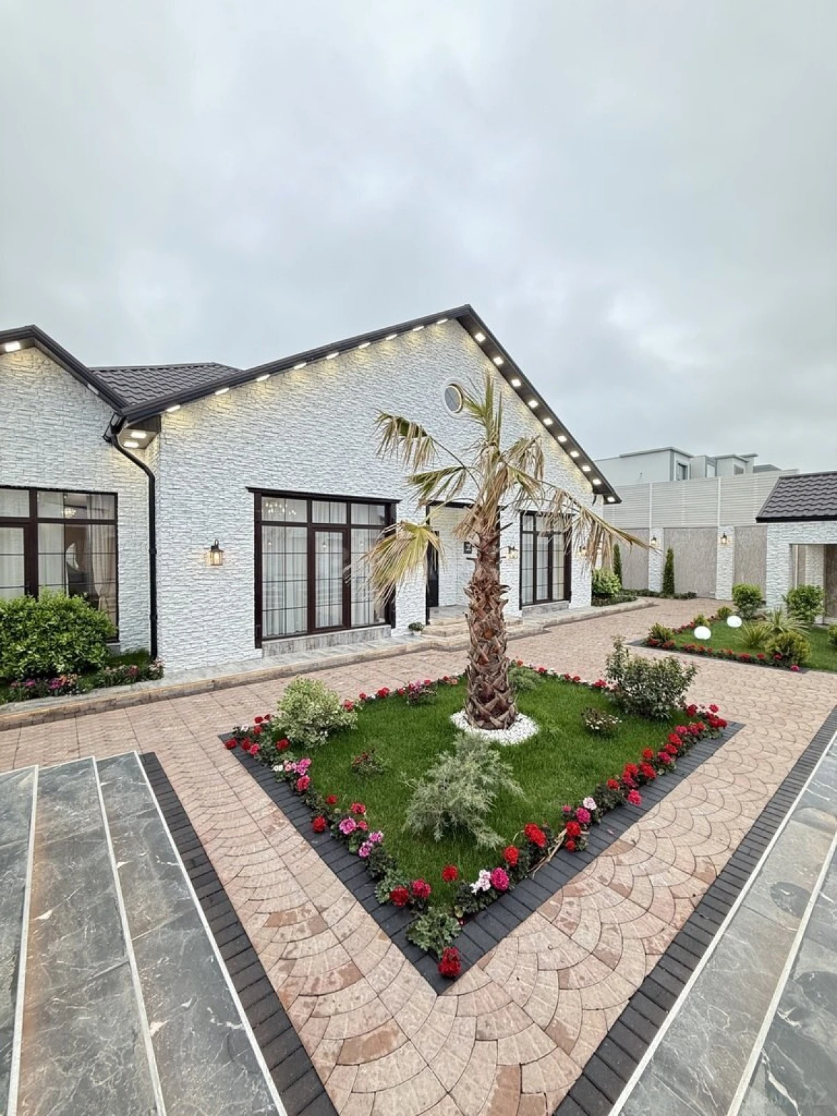 Satılır 4 otaqlı həyət evi 200 m²