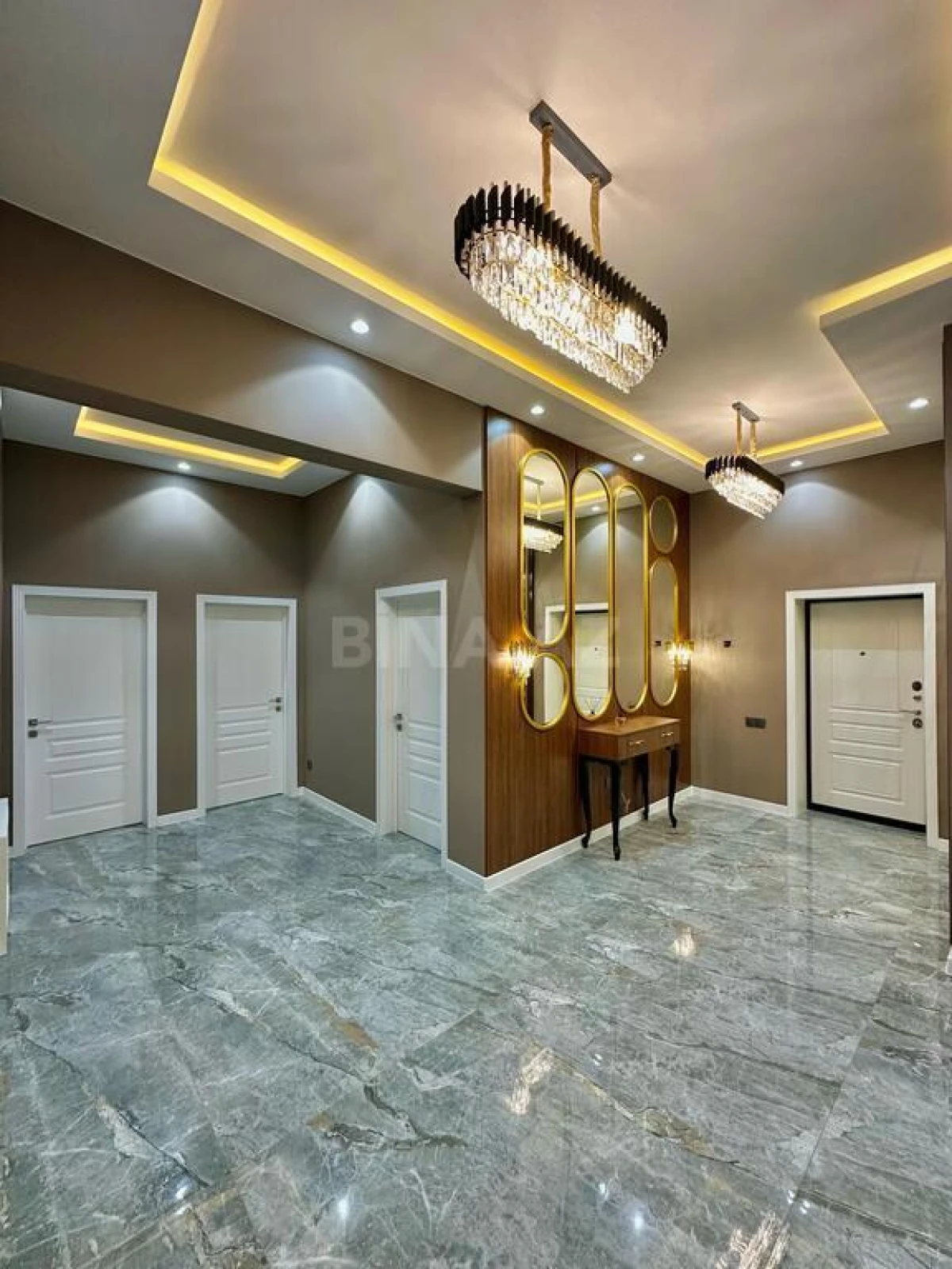 Satılır 5 otaqlı həyət evi 220 m²