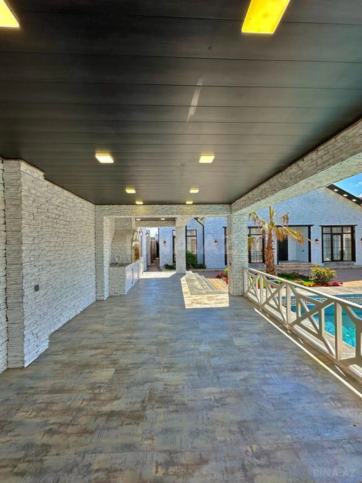 Satılır 5 otaqlı həyət evi 220 m²