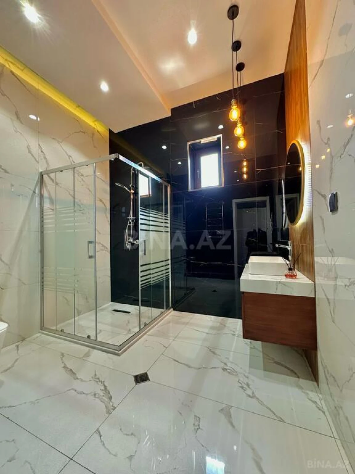 Satılır 5 otaqlı həyət evi 220 m²