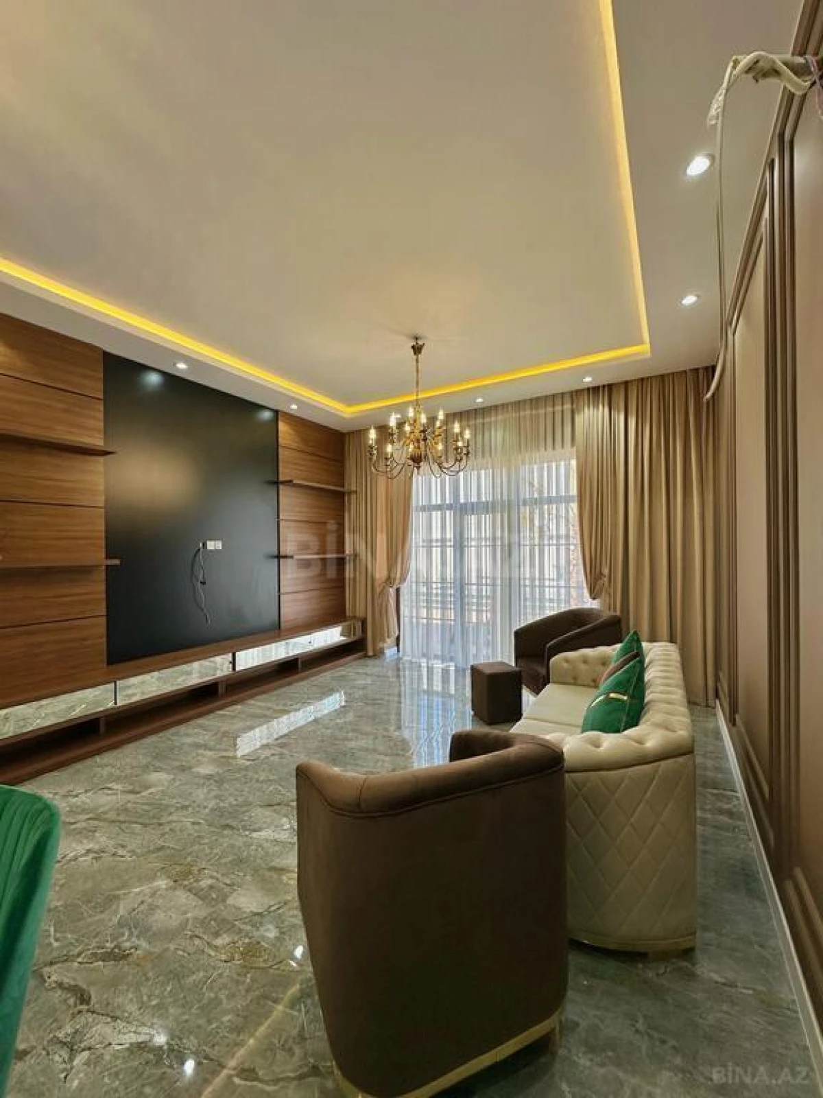 Satılır 5 otaqlı həyət evi 220 m²