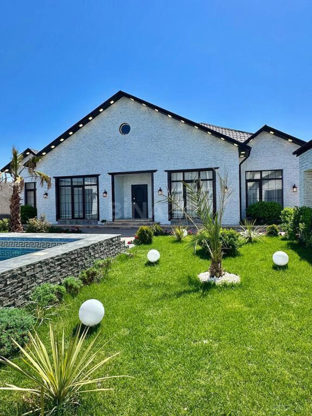 Satılır 5 otaqlı həyət evi 220 m²