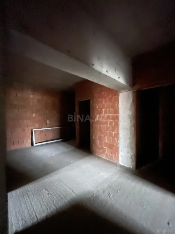 Satılır 3 otaqlı mənzil 122 m²