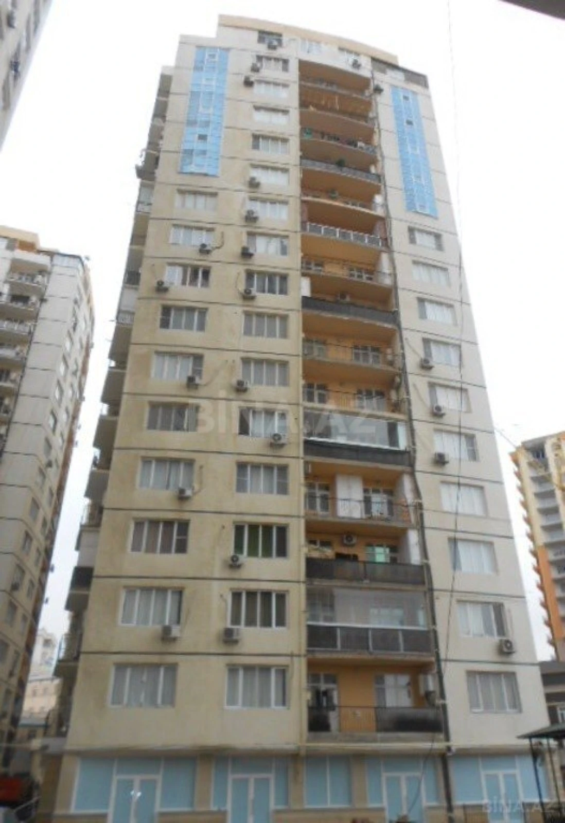 Satılır 3 otaqlı mənzil 122 m²