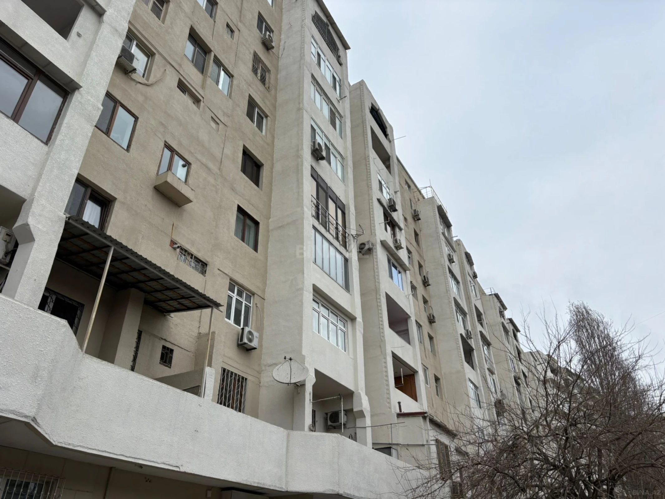 Satılır 6 otaqlı mənzil 210 m²