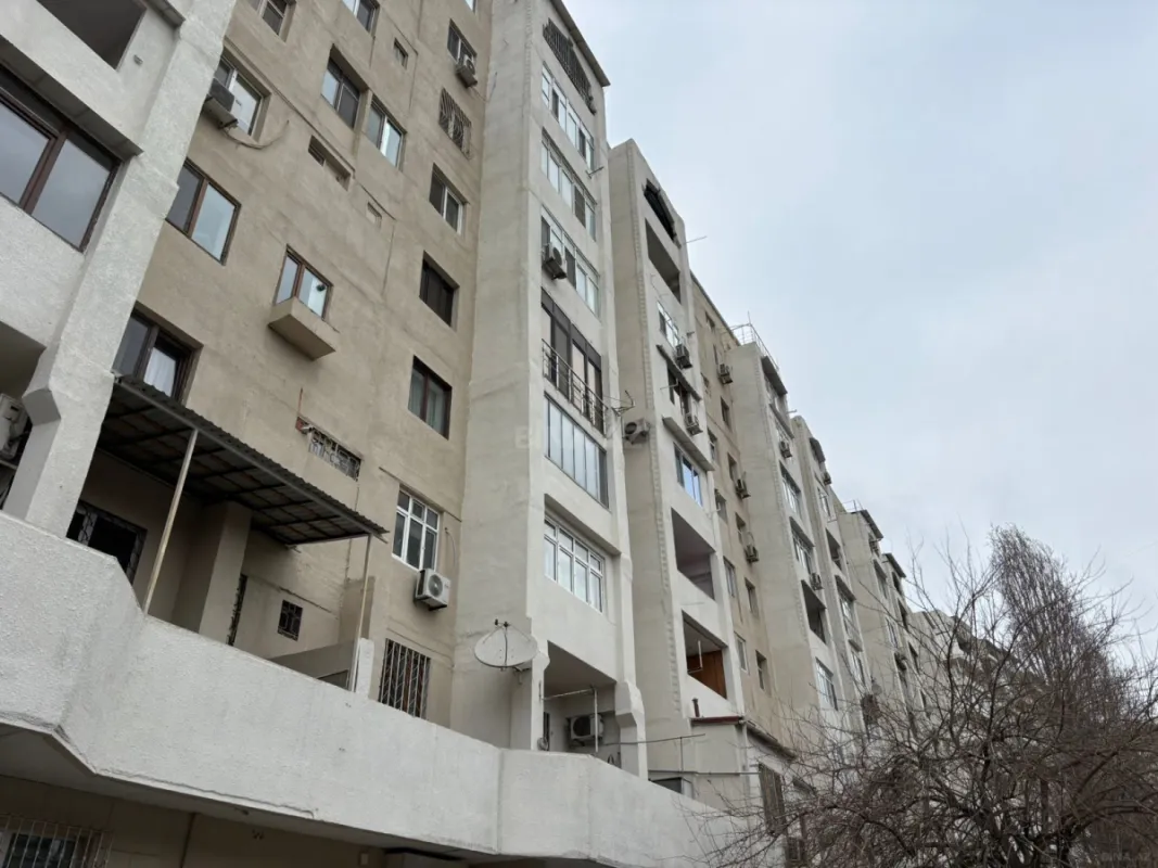Satılır 6 otaqlı mənzil 210 m²