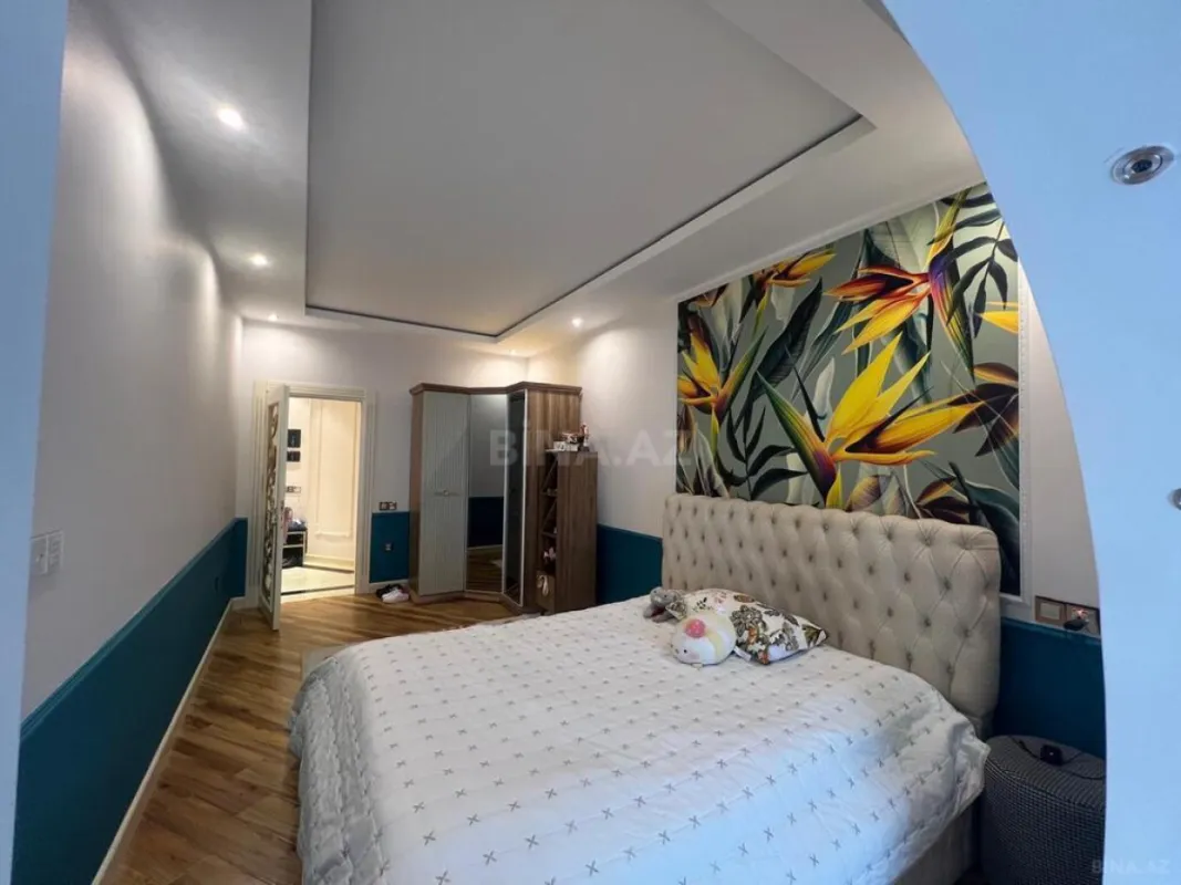 Satılır 3 otaqlı mənzil 141 m²