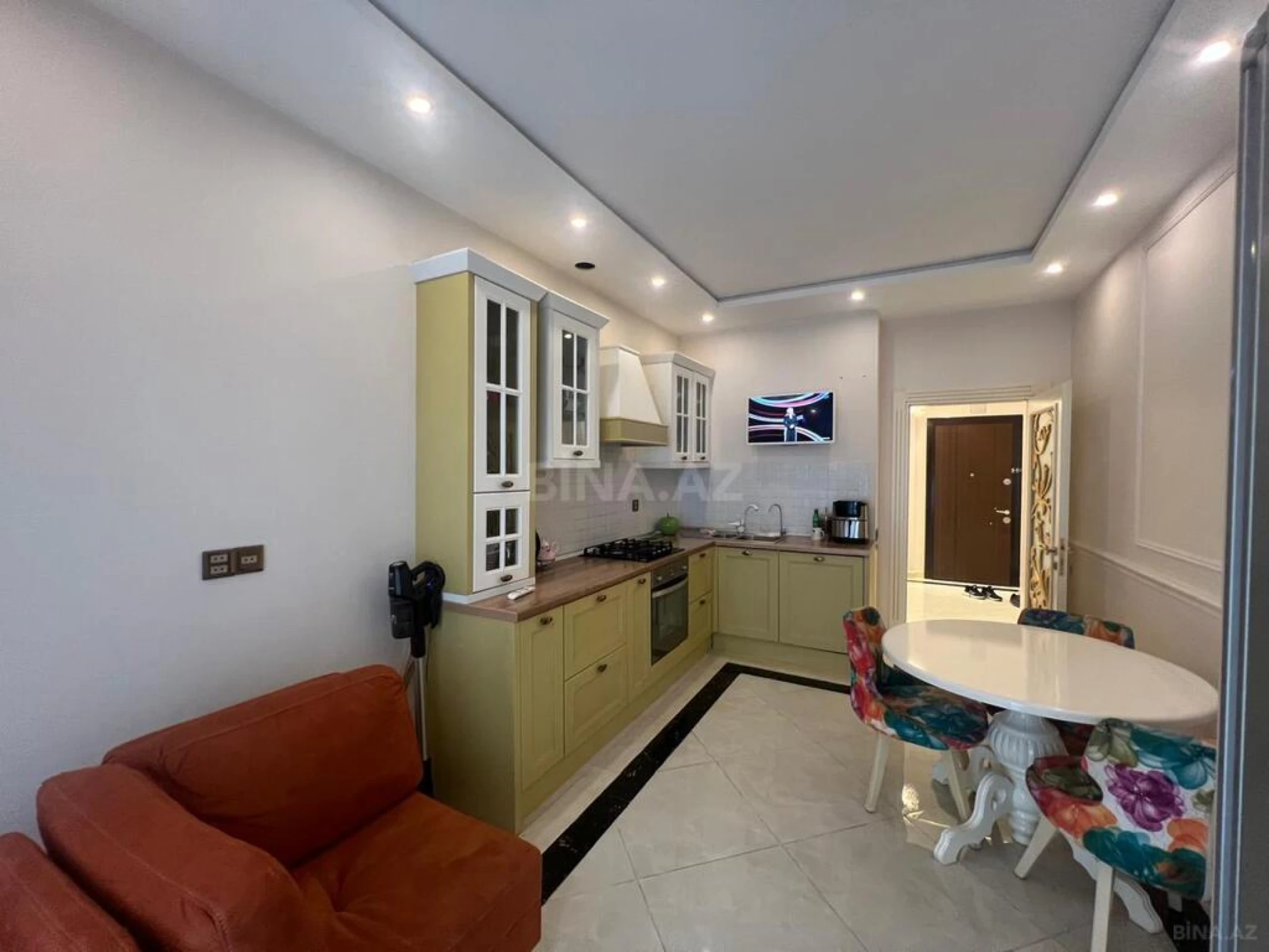 Satılır 3 otaqlı mənzil 141 m²