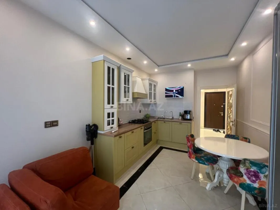 Satılır 3 otaqlı mənzil 141 m²