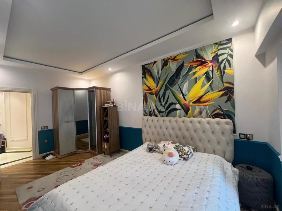 Satılır 3 otaqlı mənzil 141 m²